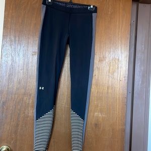 Women’s Under Armour leggings with stripe detail Size M
